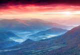 Fototapeta Panorama gór jesieni. Foggy mogning.