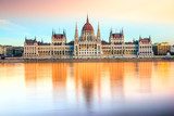 Fototapeta Parlament Budapesztu o zachodzie słońca, Węgry