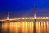 Fototapeta piękny kabel pozostał most w nocy w nanjing