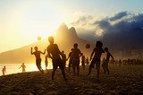 Fototapeta Piłkarze Brazylijczyków na plaży w Novej Rio grają w Altinho