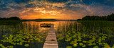 Fototapeta Pomost nad jeziorem o zachodzie słońca