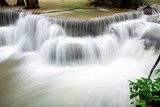 Fototapeta Przepływający wodospad