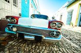 Fototapeta samochód na małej ulicy Trinidad