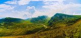 Fototapeta Słoneczna panorama górskiej doliny
