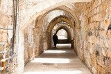 Fototapeta Sreet of Jerusalem Old City Alley z ręcznie wygiętymi kamieniami