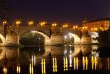 Fototapeta stary kamienny most przez rzekę Ebro w Saragossie, Hiszpania