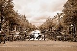 Fototapeta Urokliwy widok nad miejskim kanałem
