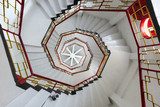 Fototapeta Widok z góry białych spiralnych schodów