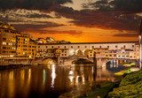 Fototapeta Wschód słońca nad rzeką Arno i Ponte Vecchio, Florencja, Włochy