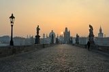 Fototapeta Wschód słońca w Pradze, widok z Mostu Karola