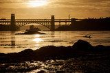 Fototapeta Zachód słońca i Brittania Bridge
