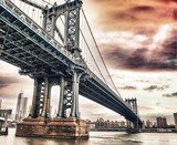 Fototapeta Zmierzch kolorów nieba nad wspaniałym Manhattan Bridge
