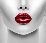 Obraz Sexy czerwone usta. Model piękna kobieta zbliżenie twarzy