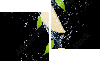 Zieleni jabłka w wodnym pluśnięciu, odosobnionym na czarnym tle - Obraz dwuczęściowy, Dyptyk