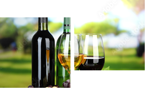 Butelki wina i kieliszki wina na jasnym tle - Obraz dwuczęściowy, Dyptyk