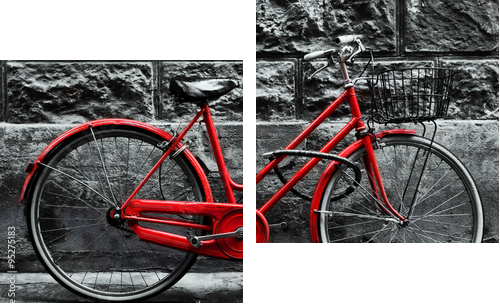 Retro rocznika czerwony rower na czarny i biały ścianie. - Obraz dwuczęściowy, Dyptyk