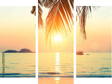 Zachód słońca na wybrzeżu Morza tropikalnego. - Obraz trzyczęściowy, Tryptyk