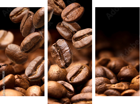Spadające ziarna kawy. Ciemny tło z kopii przestrzenią, zakończenie - Obraz trzyczęściowy, Tryptyk
