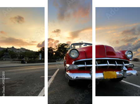 Czerwony samochód w Hawanie słońca - Obraz trzyczęściowy, Tryptyk