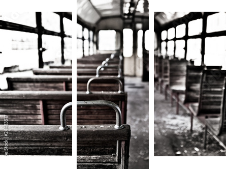 krzesła w pociągu vintage - Obraz trzyczęściowy, Tryptyk