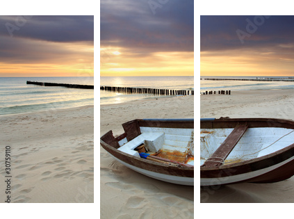 Łódź na pięknej plaży w wschodzie słońca - Obraz trzyczęściowy, Tryptyk