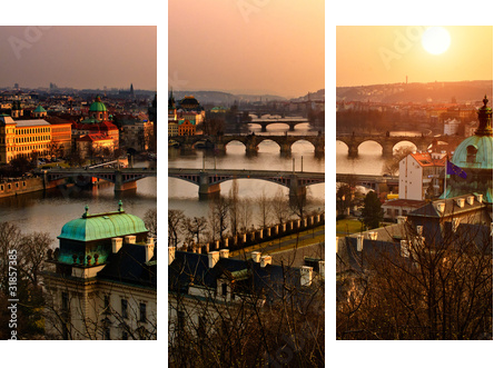 Panoramiczny widok na Most Karola i zachodem słońca Prague lights. - Obraz trzyczęściowy, Tryptyk