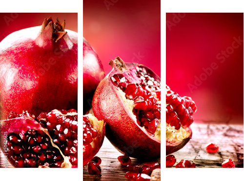 Granaty na czerwonym tle. Bio Bio owoce - Obraz trzyczęściowy, Tryptyk