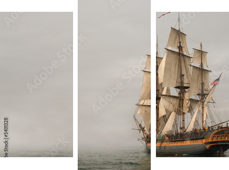 Vintage Frigate żeglowania w banku mgły - Obraz trzyczęściowy, Tryptyk