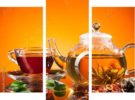 Kwitnąca herbata słuzyć na szkle - Obraz trzyczęściowy, Tryptyk