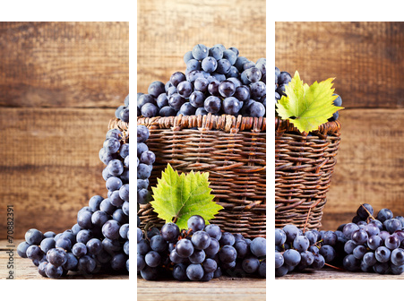 winogron w drewnianym koszyku - Obraz trzyczęściowy, Tryptyk