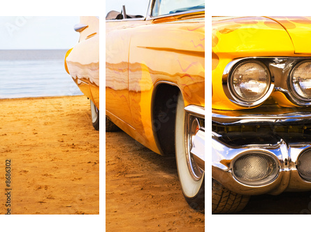 Klasyczny żółty płomień malowane Cadillac na plaży - Obraz trzyczęściowy, Tryptyk