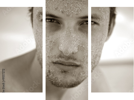 Portret odważny człowiek z piasku na twarzy - Obraz trzyczęściowy, Tryptyk