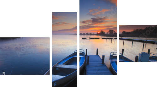 Pokojowy wschód słońca z dramatycznym niebem, łodziami i jetty - Obraz czteroczęściowy, Fortyk