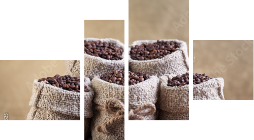 Palone ziarna kawy w małych jutowych torbach - Obraz czteroczęściowy, Fortyk