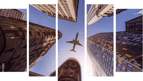 samolot nad budynkami gródów - Obraz pięcioczęściowy, Pentaptyk