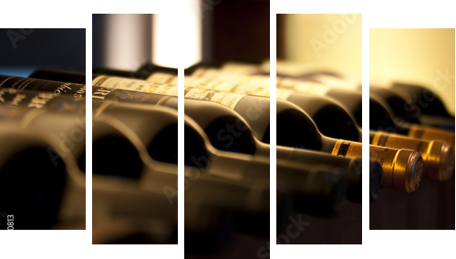 Butelki wina na półce - Obraz pięcioczęściowy, Pentaptyk