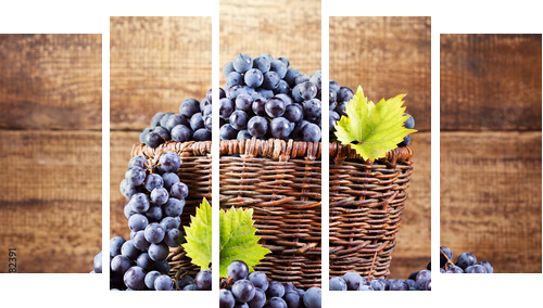 winogron w drewnianym koszyku - Obraz pięcioczęściowy, Pentaptyk