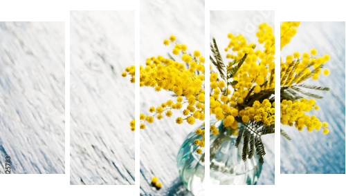 Bukiet mimozy (srebny chrustowy) w wazie na drewnianym tle - Obraz pięcioczęściowy, Pentaptyk