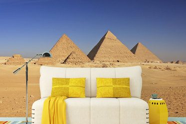 Spiac-posrod-egipskich-piramid-do-salonu-fototapety-fixar